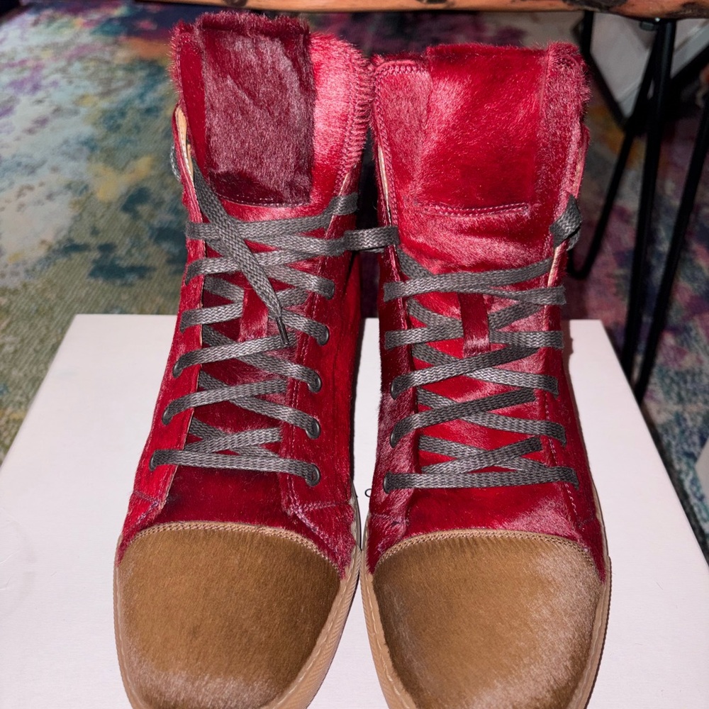 Super Rare!!!  15 year old beautiful Marc Jacobs dyed calf fur high tops